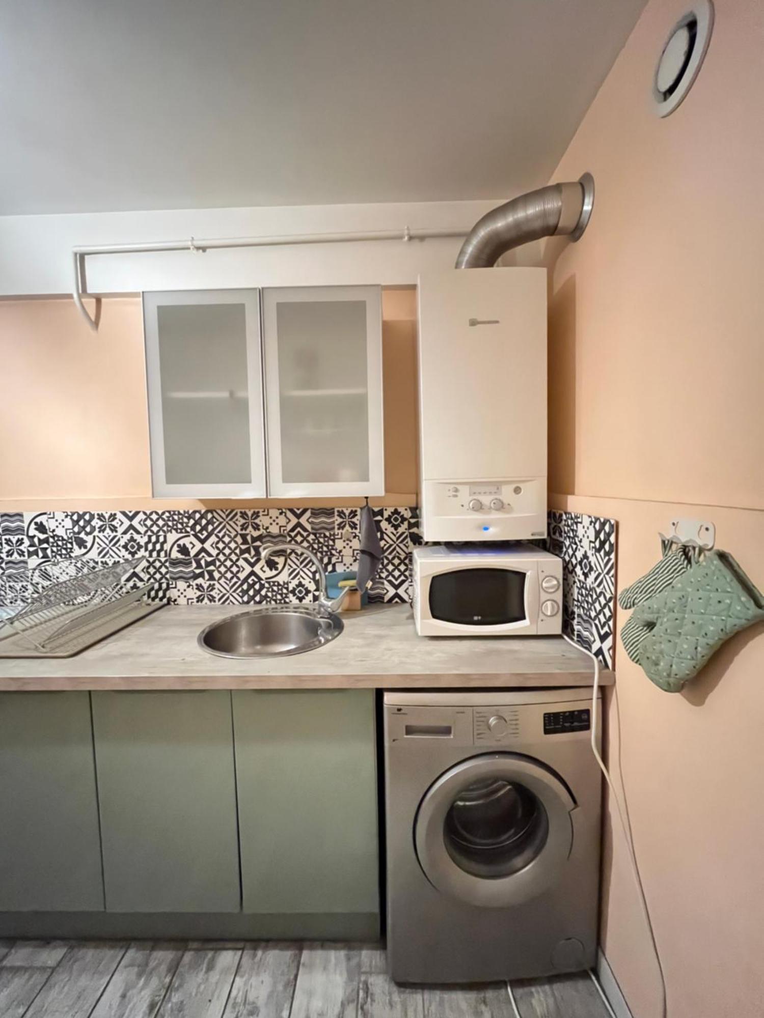 2p 50m2 With Ac & Free Parking & 2 Balconies Appartement Antibes